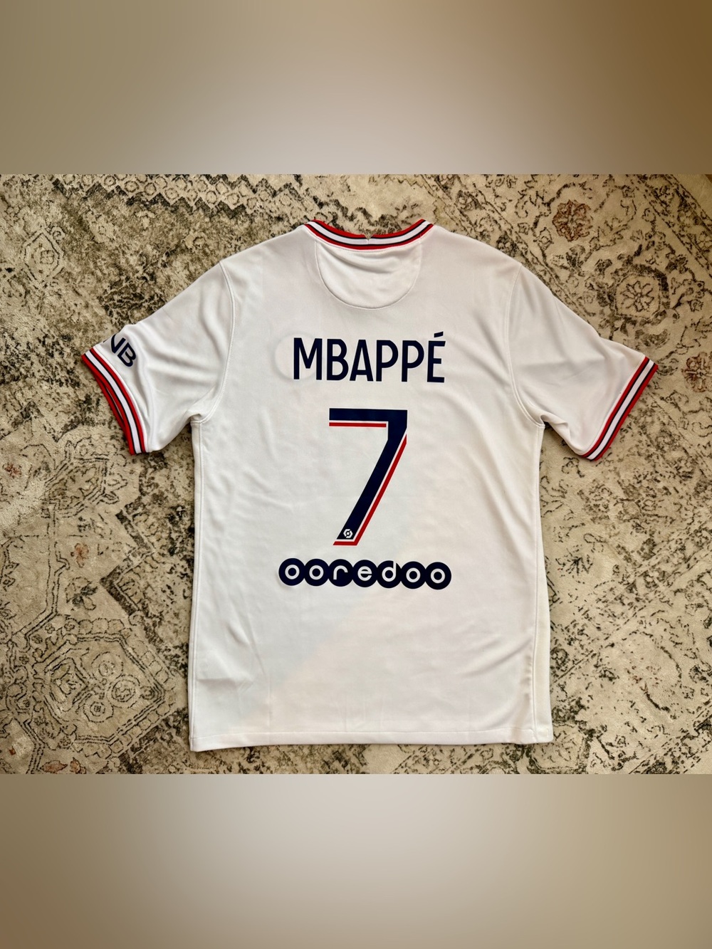 Paris Saint-Germain Kylian Mbappé #7 Away Jersey (2021/22) - Picture 2 of 8